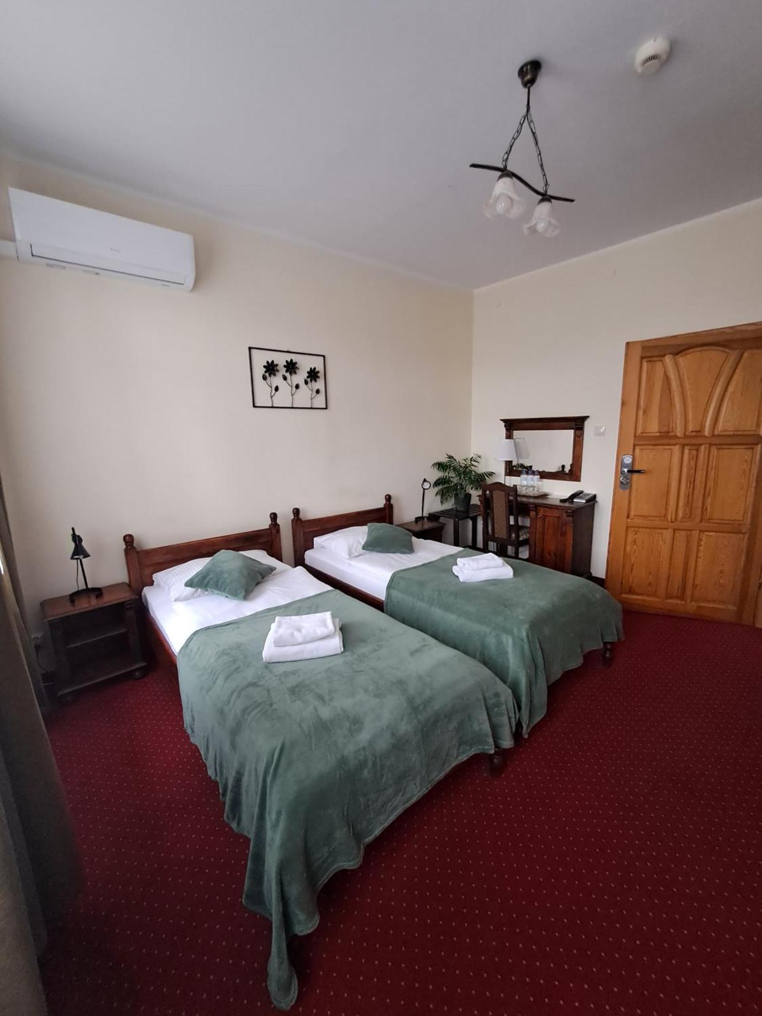 Hotel Aslan Tarnowskie Gory Exterior photo