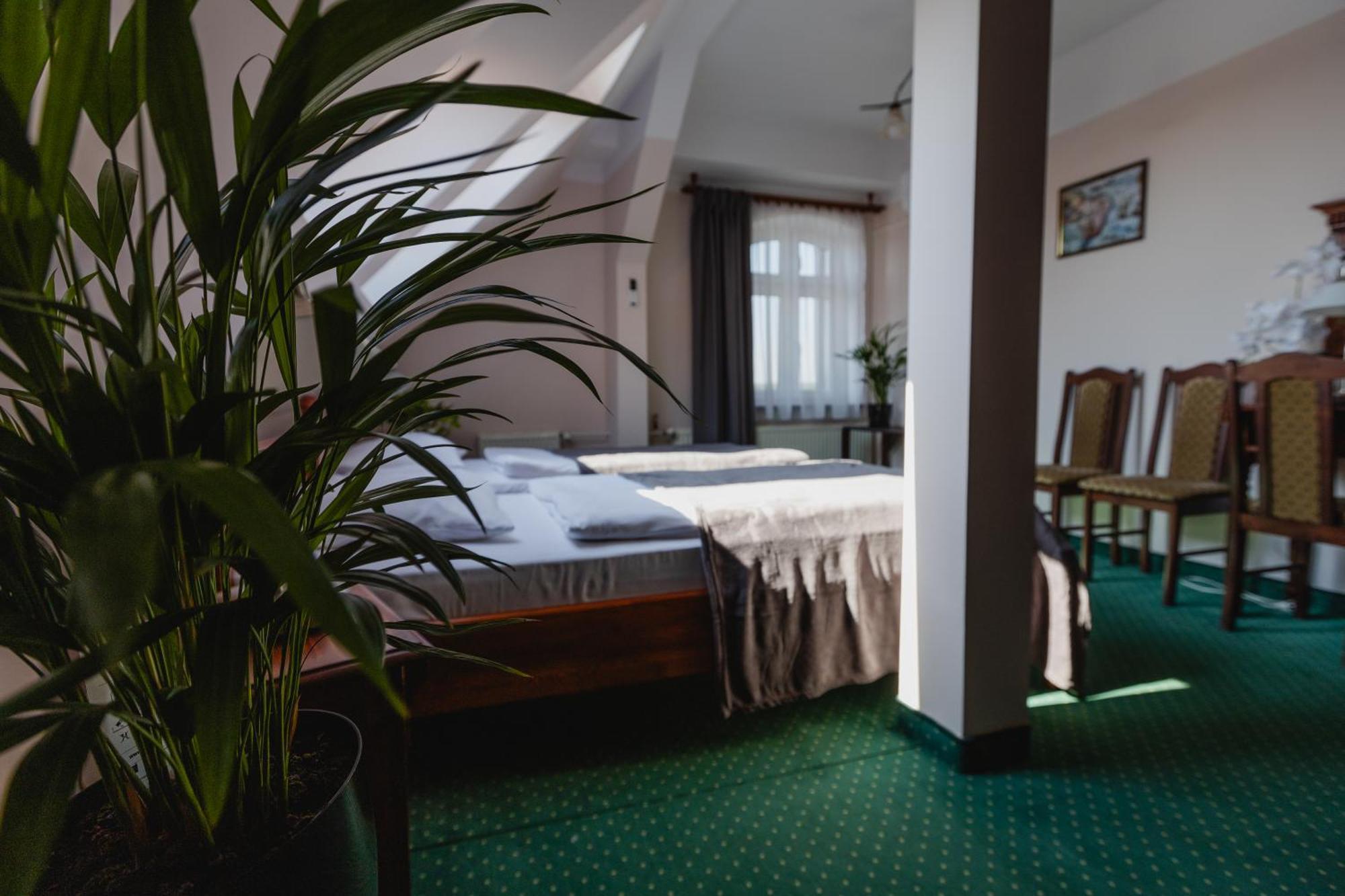 Hotel Aslan Tarnowskie Gory Exterior photo